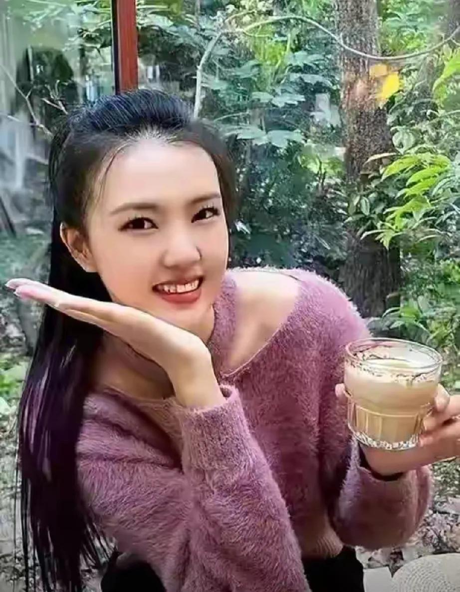 全运会女排赛场，30岁张常宁与35岁丁霞相拥谢幕，丁霞告别顺理成章，张常宁却令人