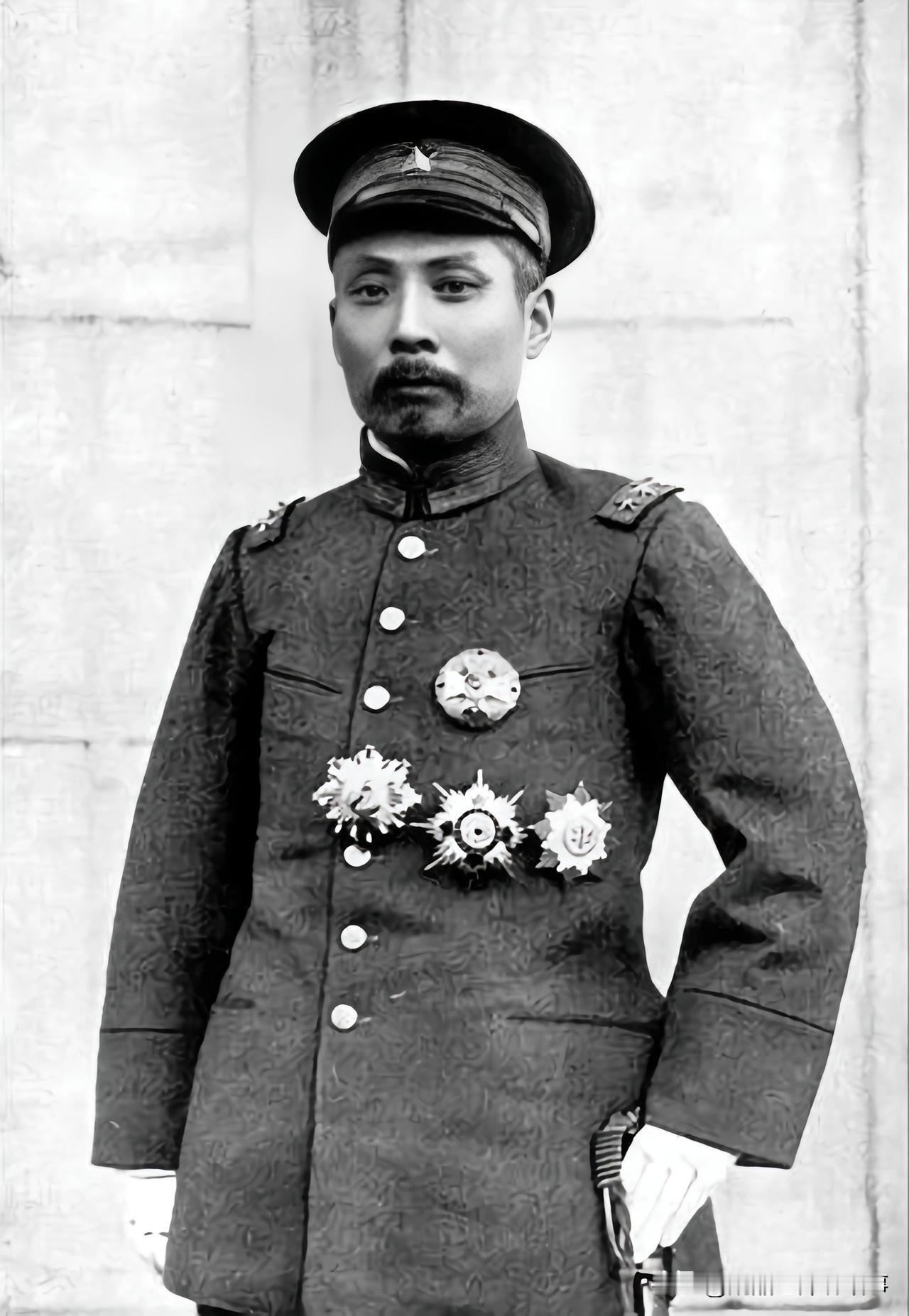 段祺瑞和冯国璋反目的原因？他俩本来都是北洋武备学堂毕业的同学，后来反目的原因是