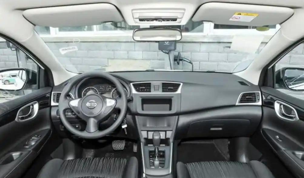 26款轩逸经典上市了，全系取消中控屏幕，也就是说这车没有雷达影像，没有收音机，开