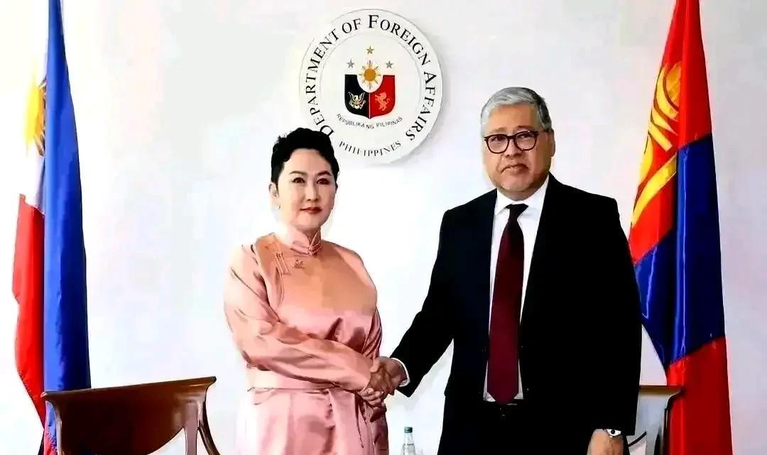估计巴特策策格后悔了！作为蒙古外长，在总理奥云额尔登去职之后，处境就尴尬了！