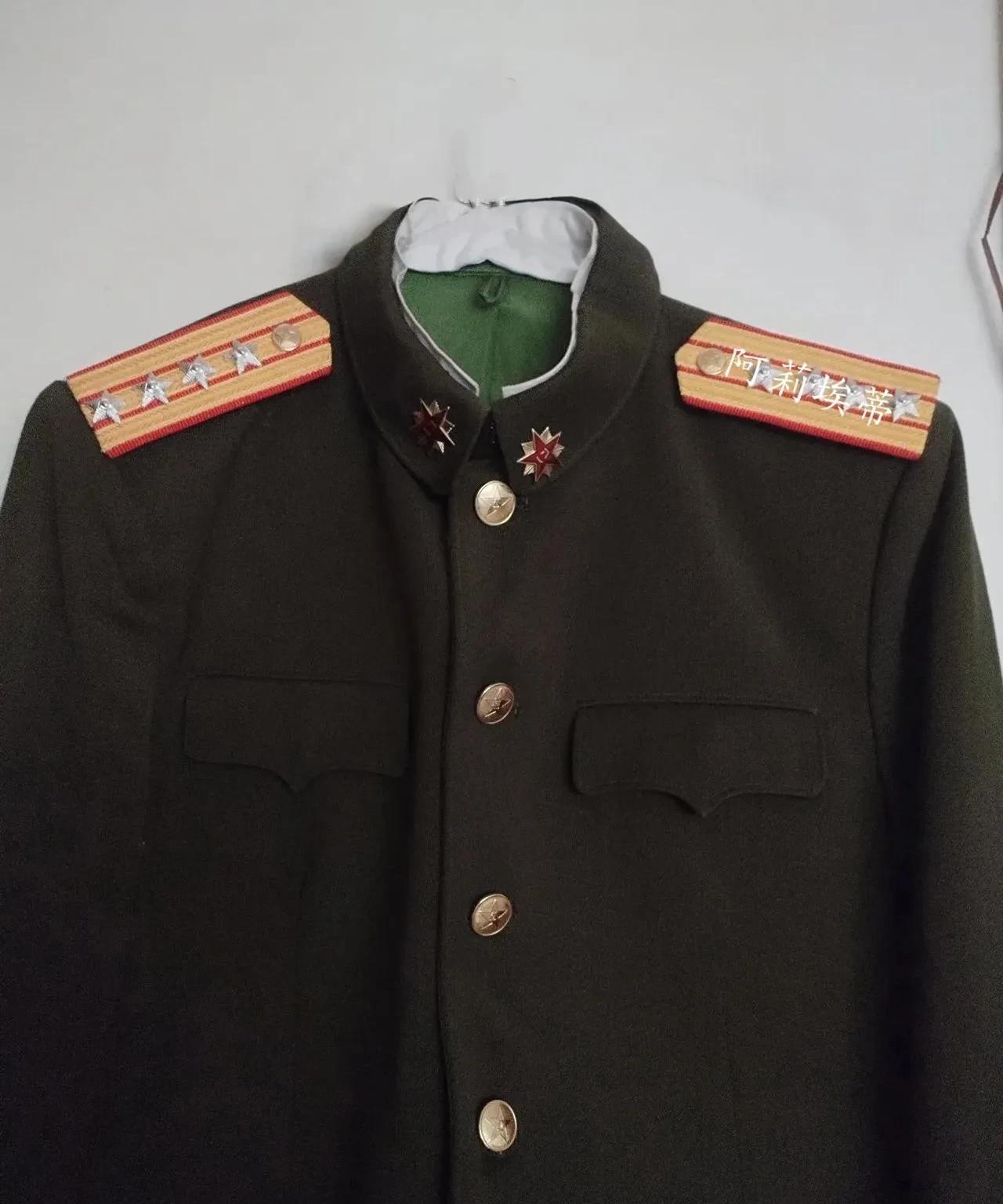 我爸1957年出生在皖北农村，17岁时到部队参军，一直在部队服役了30年。我爸小