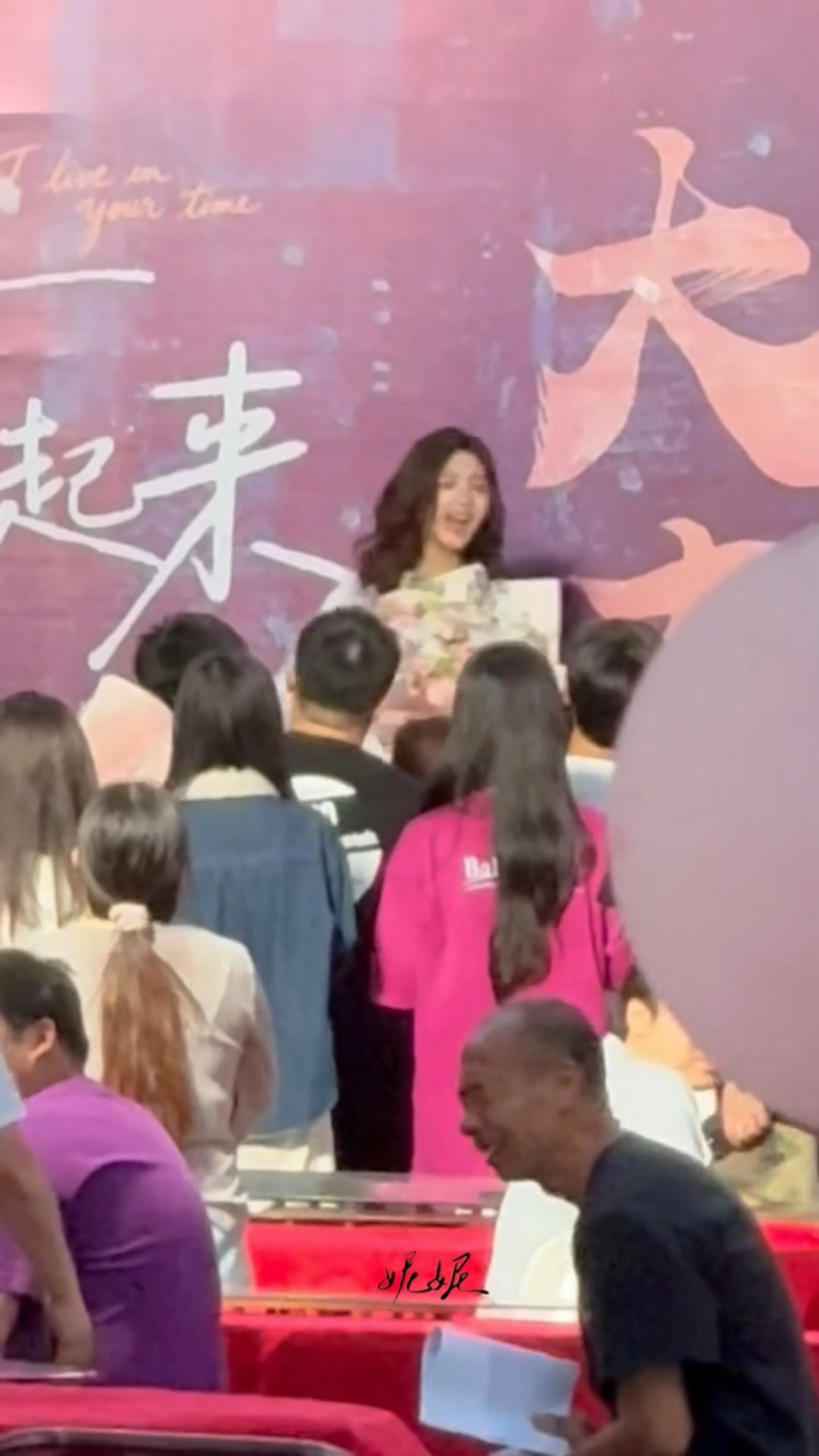 哈哈哈哈哈哈哈哈哈哈哈哈哈哈哈哈这个被这个装哭的章若楠可爱晕🥰🥰🥰🥰章若