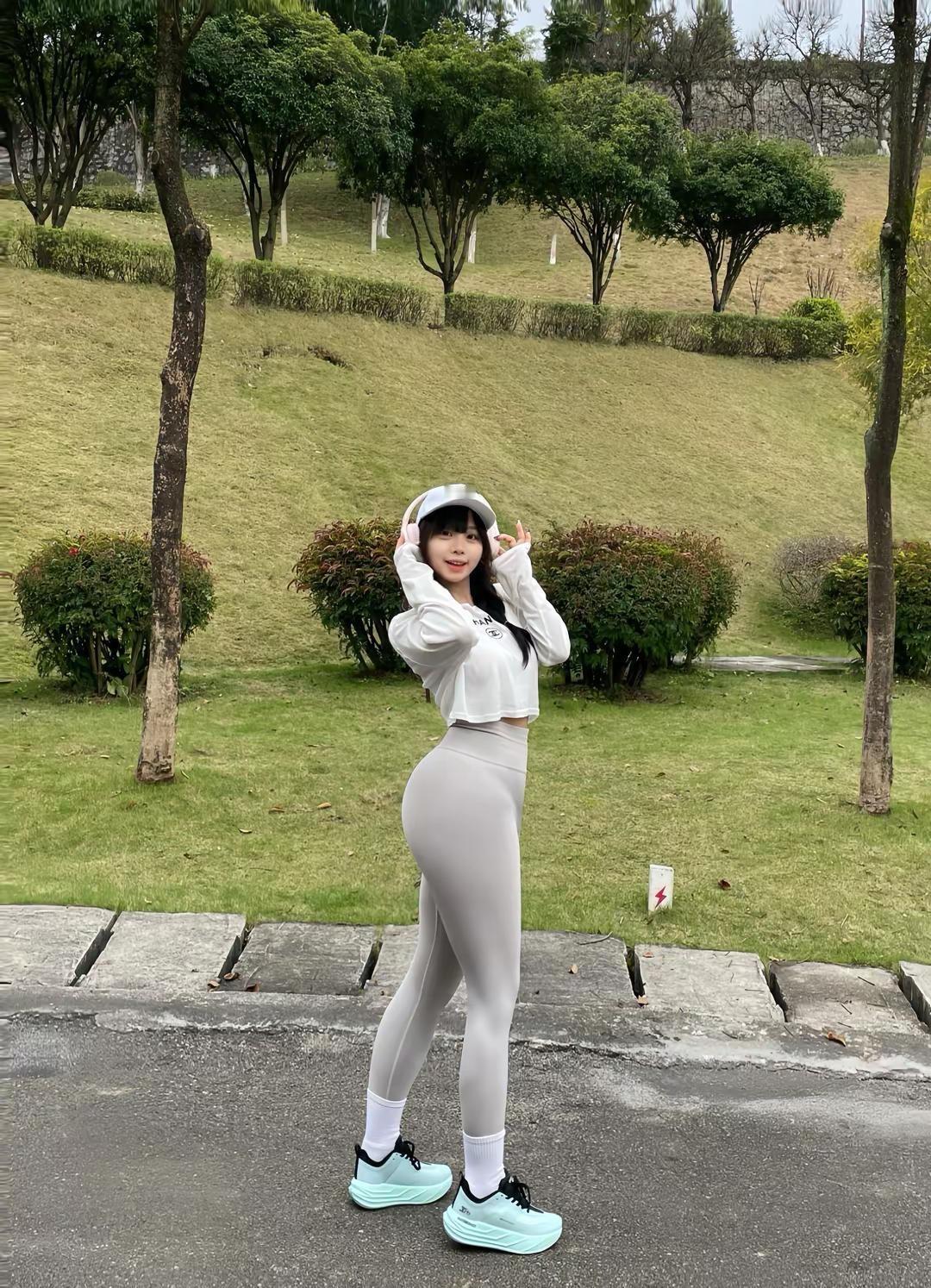 人的一生都在追求成为更好的自己。户外瑜伽裤穿搭创作者中心创作灵感公园运动打