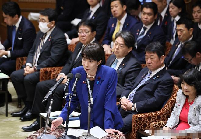 日本议员当面质问高市早苗：北方四岛你说是日本的，那为什么不去找俄罗斯要，专门盯着