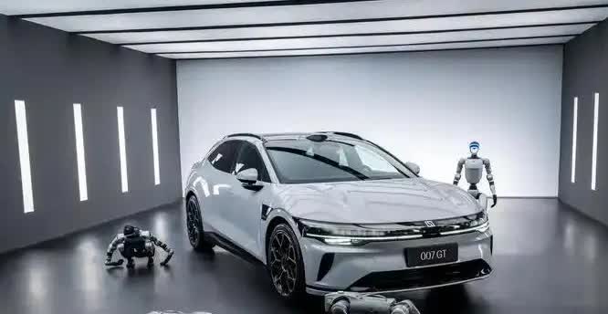 伤害性不大，侮辱性极强，老王开着他那落地快30万的合资车，今天居然被我20来万的
