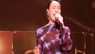 某乐评人评那英：湖南卫视618开心夜，那英相比去年《歌手》的时候唱得更差