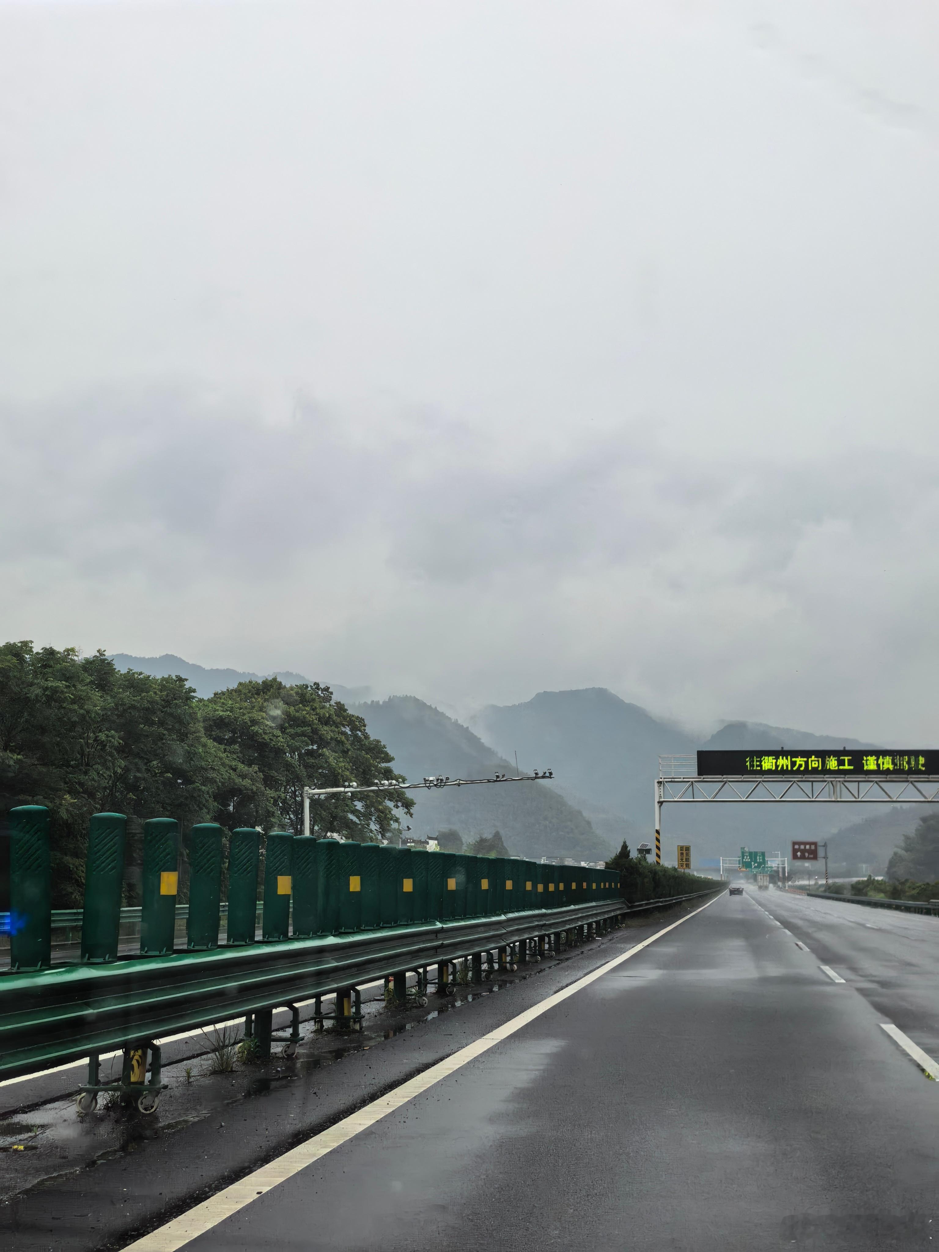用你学过的诗来形容一下此情此景[doge]​​​