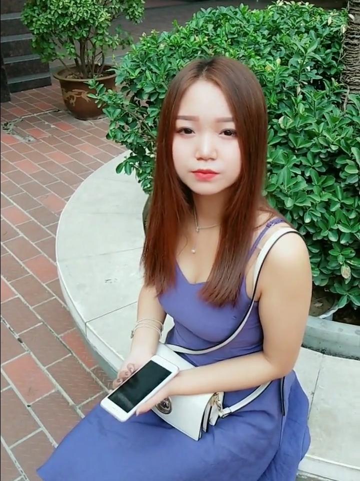 笑话：丈夫在市里打工，妻子想丈夫了，就给丈夫打电话：妻子拨通丈夫电话，刚说“俺