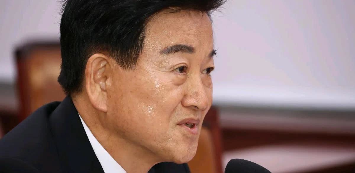 韩国媒体消息，韩国统一部部长候选人郑东泳在7月14日的国会人事听证会上，认为统一