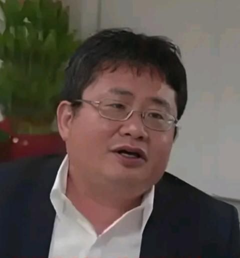 被暴揍的矢板明夫底细被扒出来了，他的父亲是日本的遗孤，被他们当地一个农民捡到收养