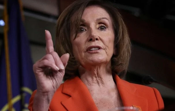 特朗普派4000精兵镇压洛杉矶！剑指政敌纽森，佩洛西怒斥：这是暴政开端！