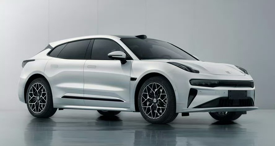 全新的极氪001，今年的改款900V架构，后电机对齐9X，310kW+370kW