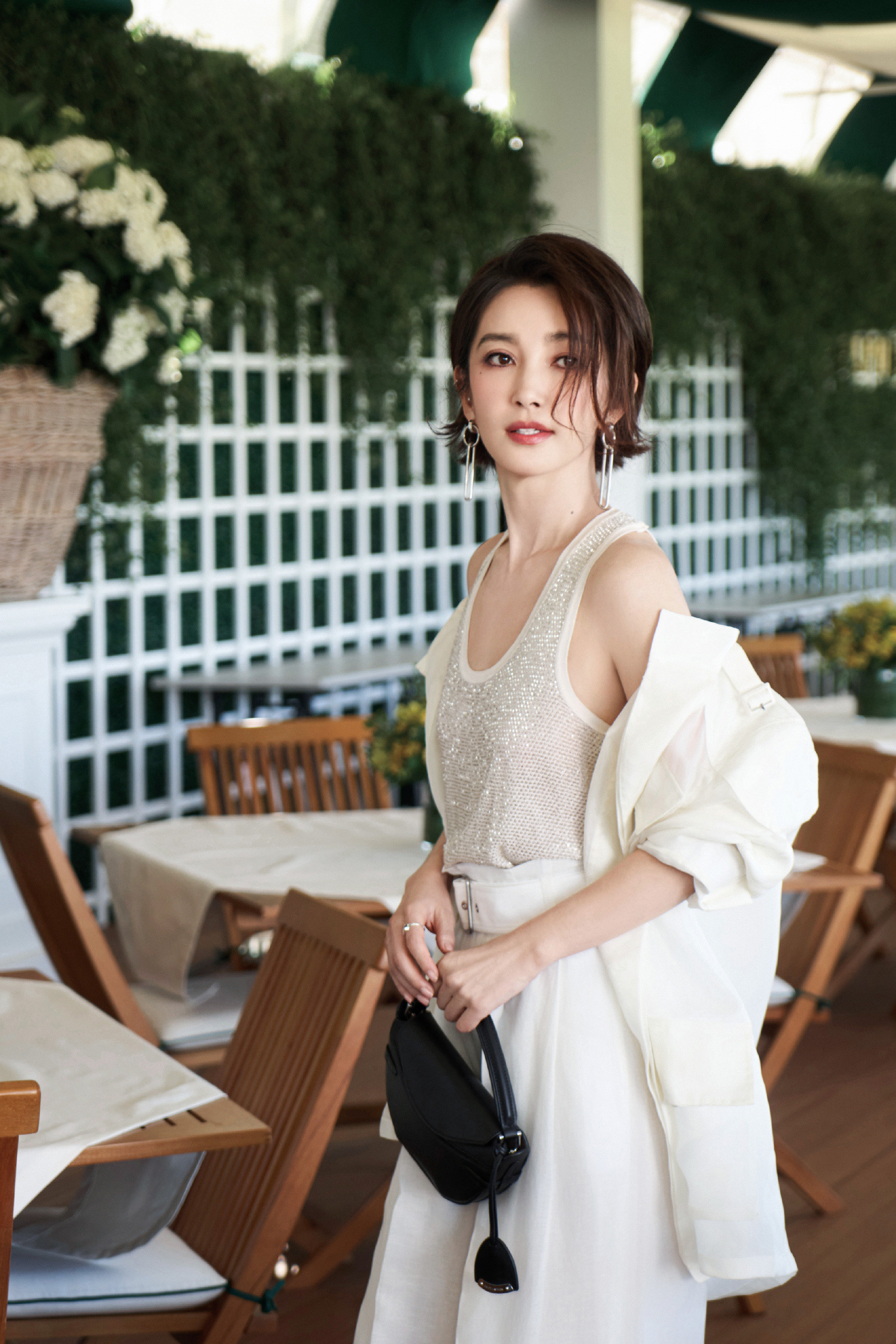 OMG！李冰冰短发也这么美，状态太好了，这套拉夫劳伦也好看，松弛、优雅、美丽！