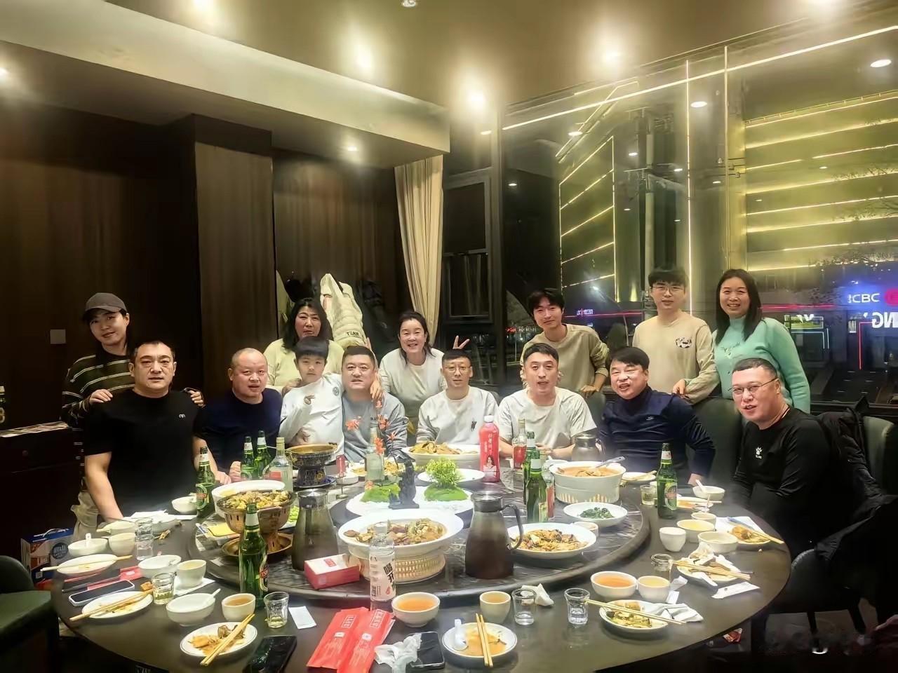 当代年轻人现状，不会抽烟，喝酒只能喝啤酒