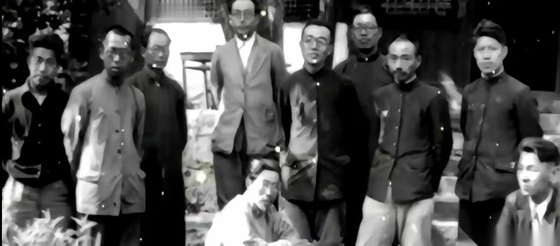 一个省的领导，给沿路的土匪写了封公开信。说有一帮穷学生要路过，去昆明念书，求你们