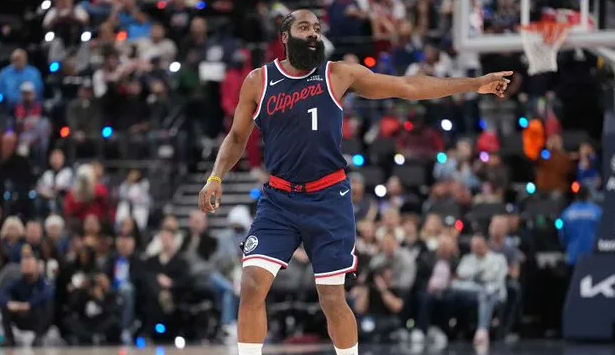 据报道，快船将哈登送到骑士，得到加兰和一个次轮签。ESPN资深记者跟进报道，哈