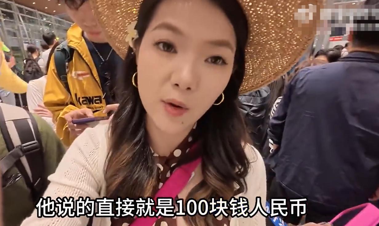 越南海关收小费的习惯没改完呀！这位非常漂亮的国内小姐姐，去了越南游玩，但是在