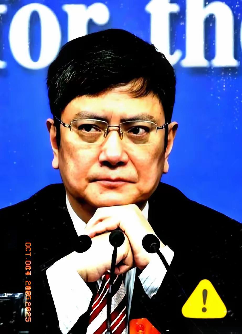 看到没，一纸文件下来，多少家长的心，跟着哗哗流出去的钱，一块儿打了水漂。天天盼