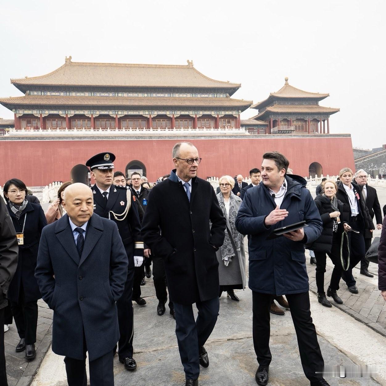 访华最后一天：德国总理默茨参观北京故宫前往杭州为德国企业争取更多订单法新社