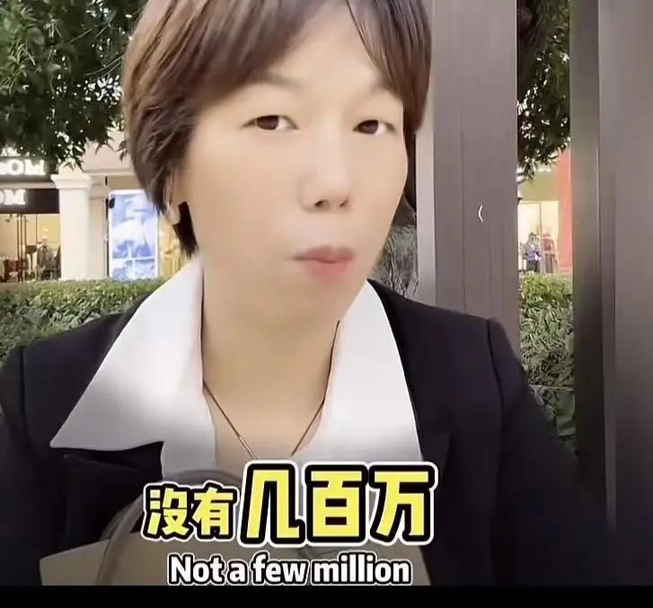 这番话一出口，现场顿时安静了几秒钟。许多围观的人都被震住了——这是一个普通母亲的