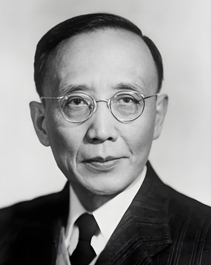 1978年，郭沫若因病去世不久，他妻子于立群突然自缢身亡。原来，她在整理丈夫遗物