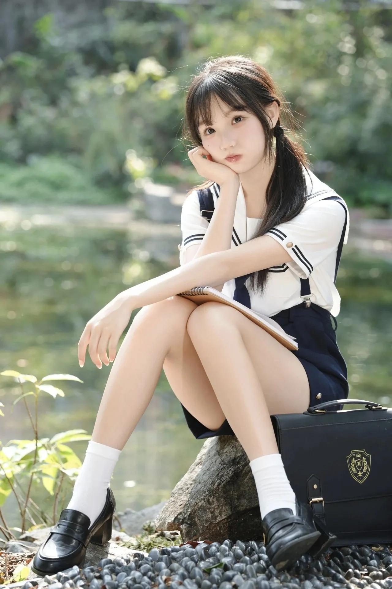 共享美人靓照公园散心清纯甜美的样子漂亮吗有哪些美女让人过目难忘？
