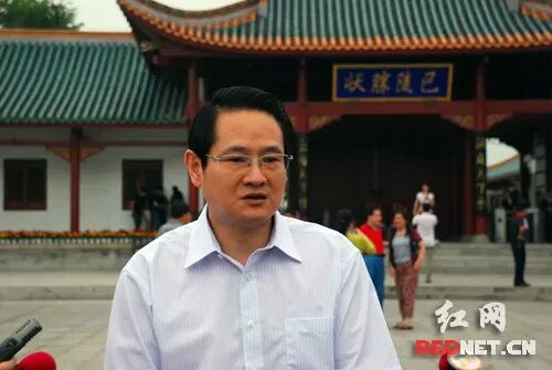 女下属眼中的易炼红