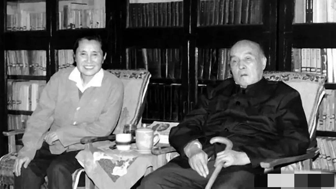 1973年，胡风准备去医院前，由于受凉，还没来得及下床，就说“不好了”，一阵恶臭