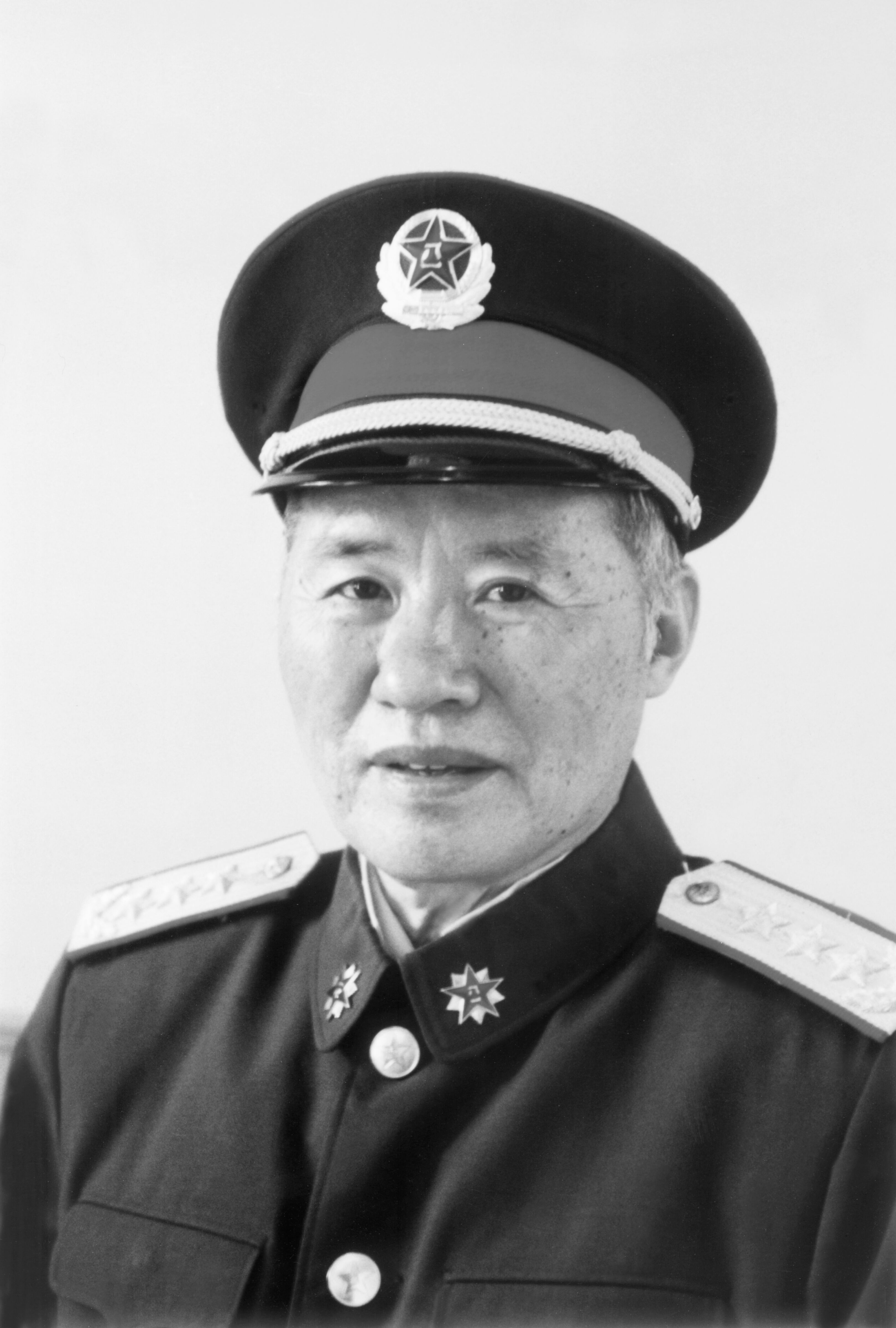韩先楚担任福州军区司令员期间，宋清渭是福州军区党委秘书，还担任过军区干部部部长。