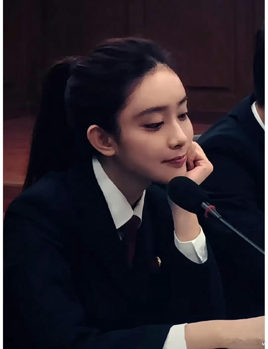 孟子义早期眉眼早期女大时期真的好嫩，当然现在更美了，笨蛋美女请继续走花路[馋嘴
