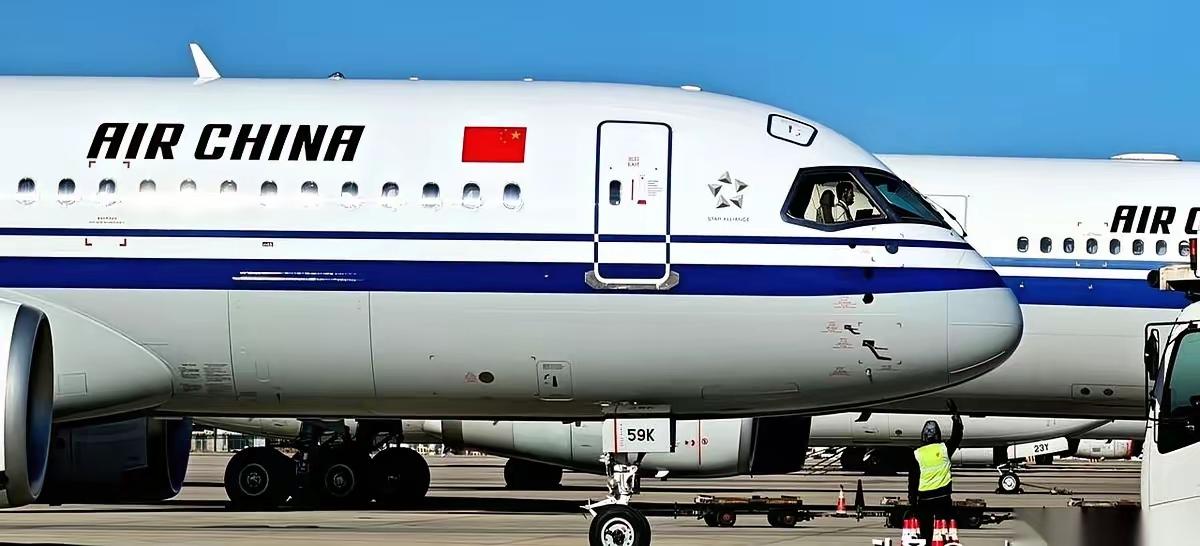 国产大飞机C919，1月份到现在，一架没交。但就在昨天，全国的天空上，它的身影