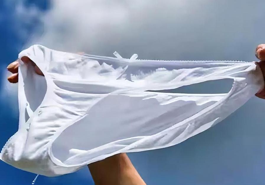 昨天直播间有个粉丝问我：“男人的内裤多久换一次新的最好？”听说有2种内裤会伤精，