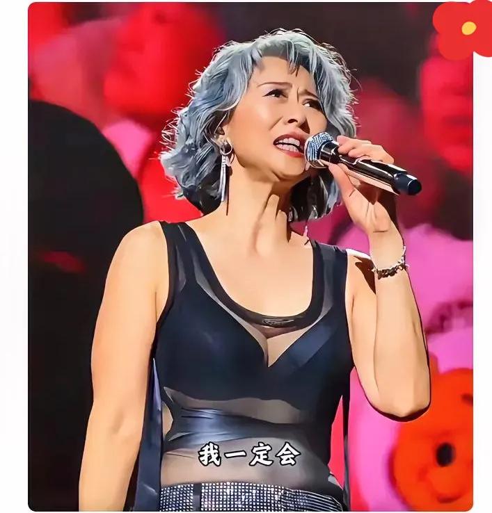 64岁的叶倩文穿透视装炸场，77岁林子祥一句调侃，暴露了婚姻的真实情况。谁