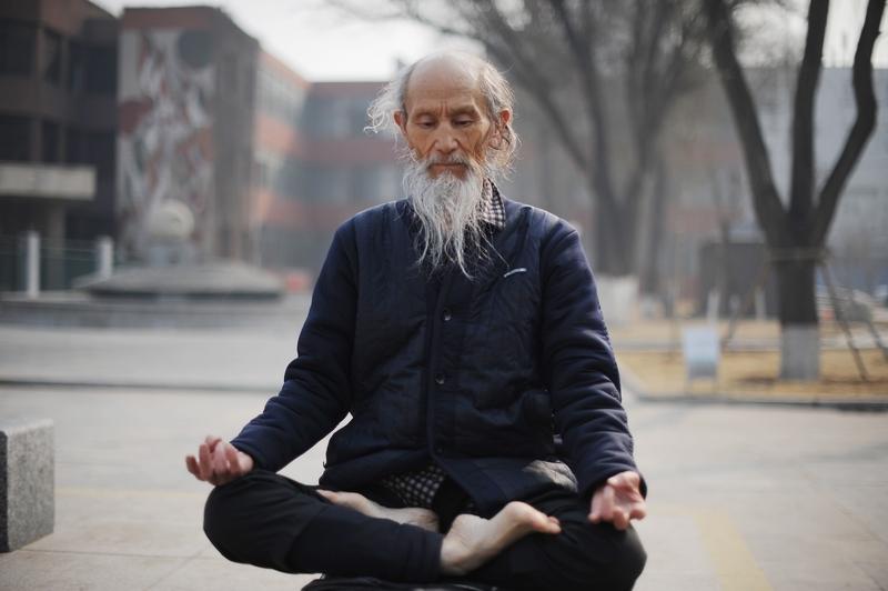 谁不想延年益寿呢？其实一些养生习惯就能帮大忙。饮食上要均衡，多吃高纤维、低脂肪