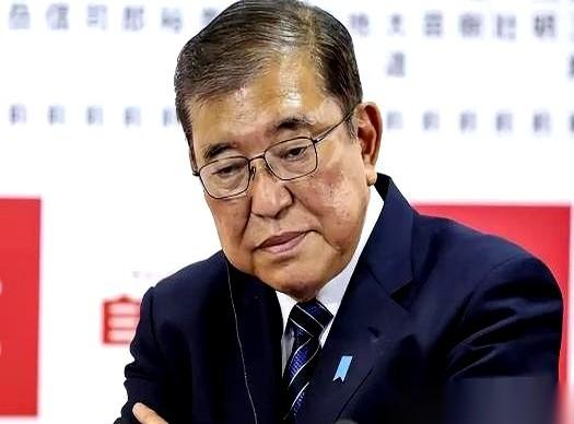 终于，有个日本人自己把这层窗户纸给捅破了。前防卫大臣，石破茂，这老哥说得特直白