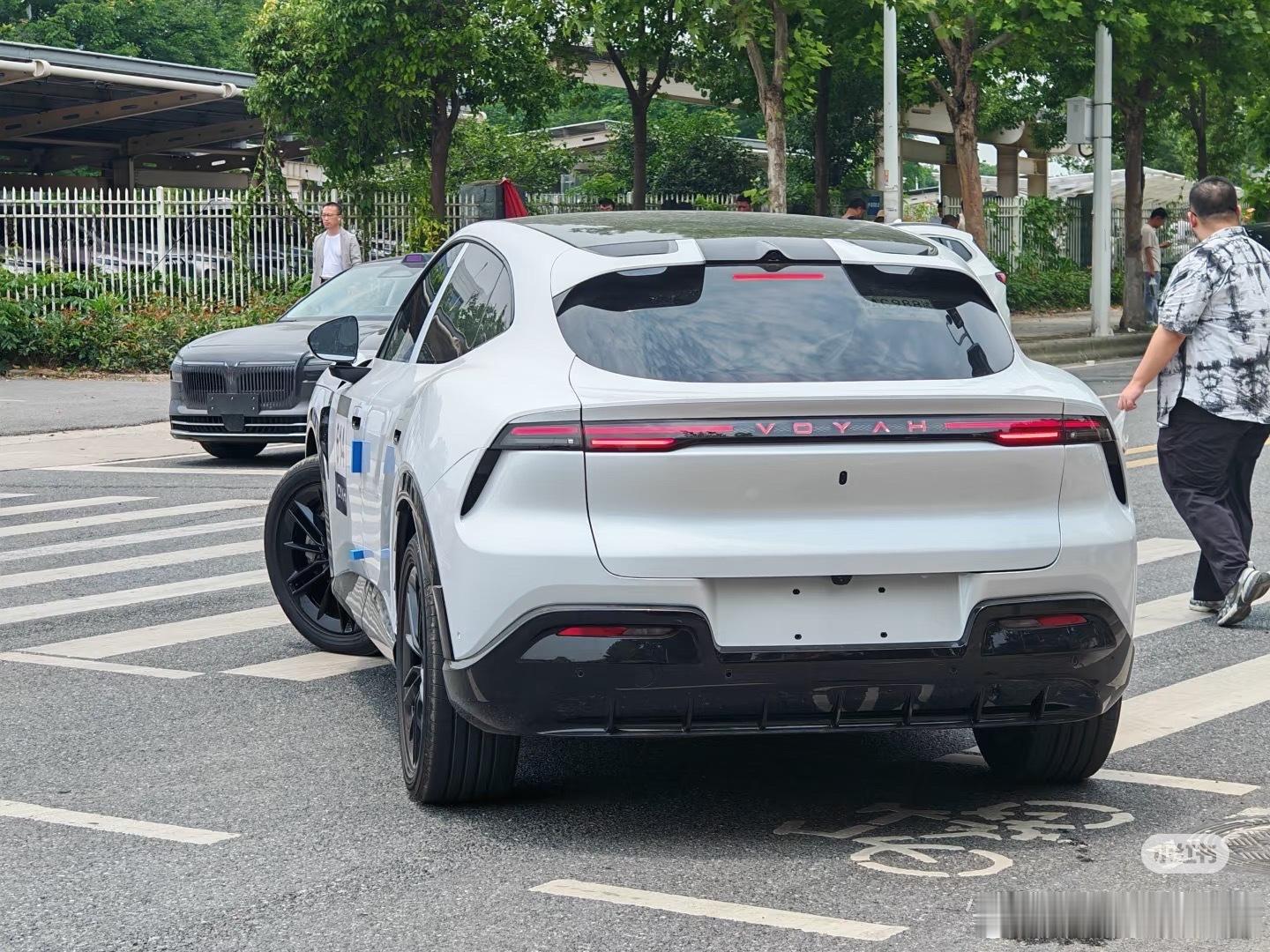岚图追光S新的谍照来了！武汉法拉光你们觉得怎么样？来源见水印