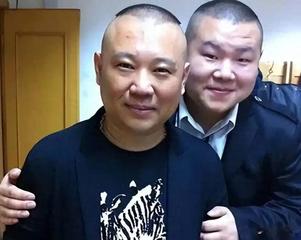 《妻子公司被告，岳云鹏一声不吭？热搜说他塌房，法律说他没事》传票没人收，法院