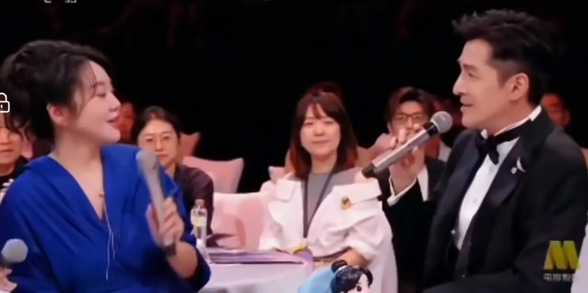 胡歌主持湾区升明月玩梗引发争议。9月20日澳门湾区升明月晚会现场，胡歌担任主持人，蓝羽抛出闫妮80后