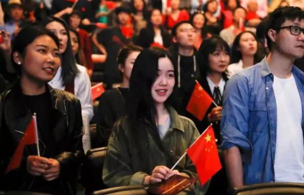 中国人容易被电诈盯上是有原因的，一位越南人告诉我：一个14亿人口的大国，几乎没黑