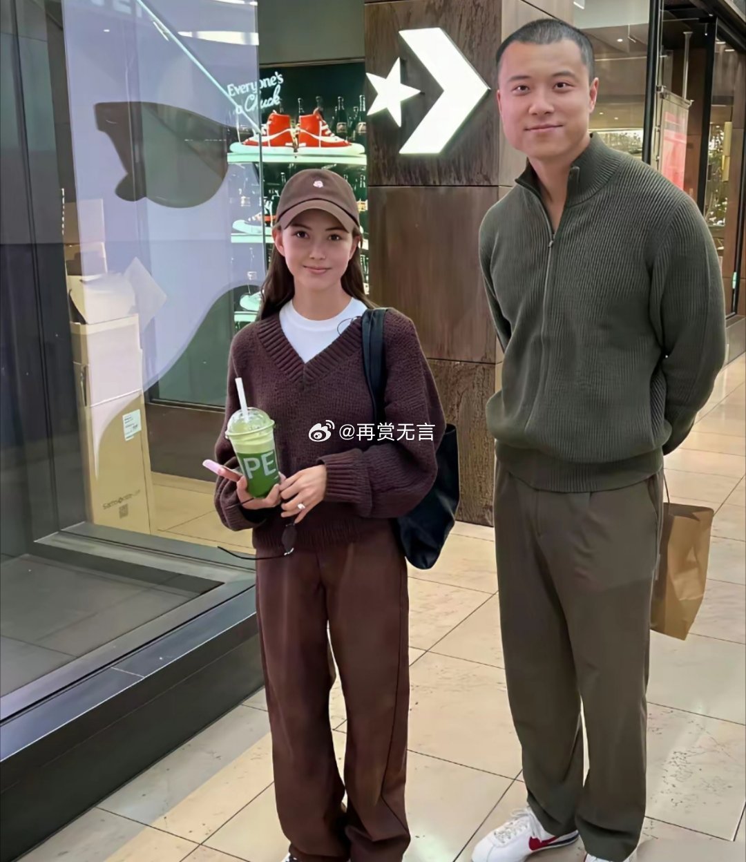 昆凌居然这么矮的吗？和周杰伦同框我看差不多高的。