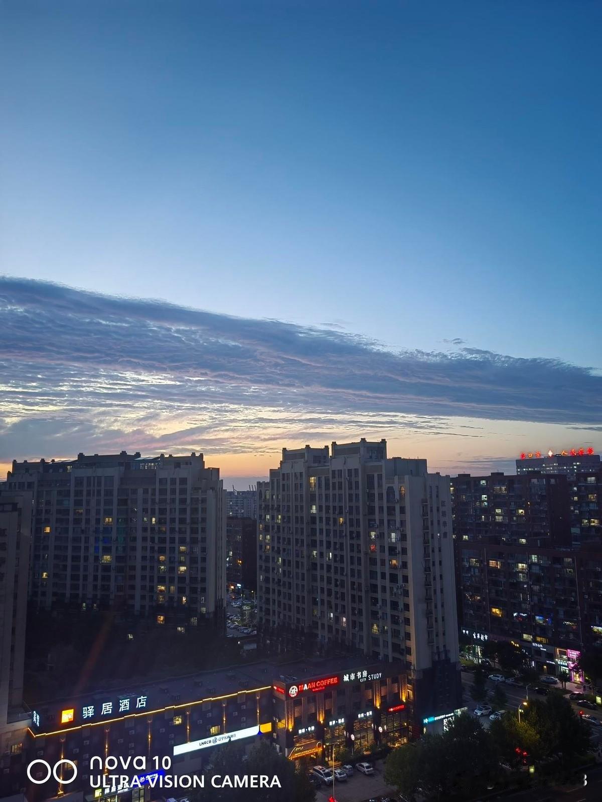 昨天三只股票，两只涨五个多点，一只跌七个多点。今天呢？涨的那两只，一只跌十多个点