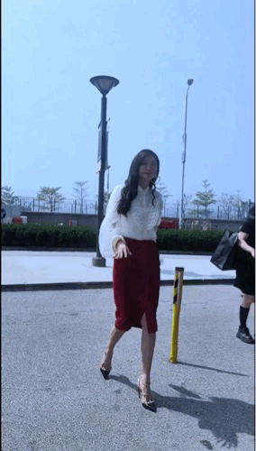 51岁志玲姐姐175cm，高跟鞋走路太有韵味什么叫有韵味的女人细高跟鞋女细高跟