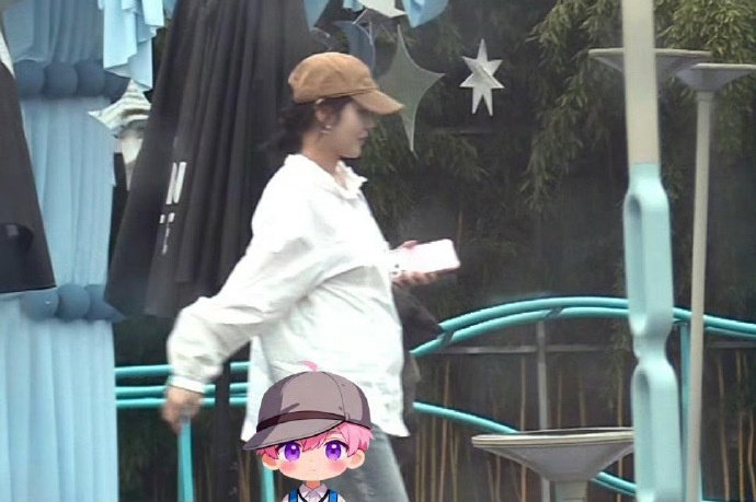 #张佳宁感情时间线##张佳宁孩子父亲#张佳宁疑似怀孕啦？？？孩子父亲是谁？？？记忆里好久没见她出来活