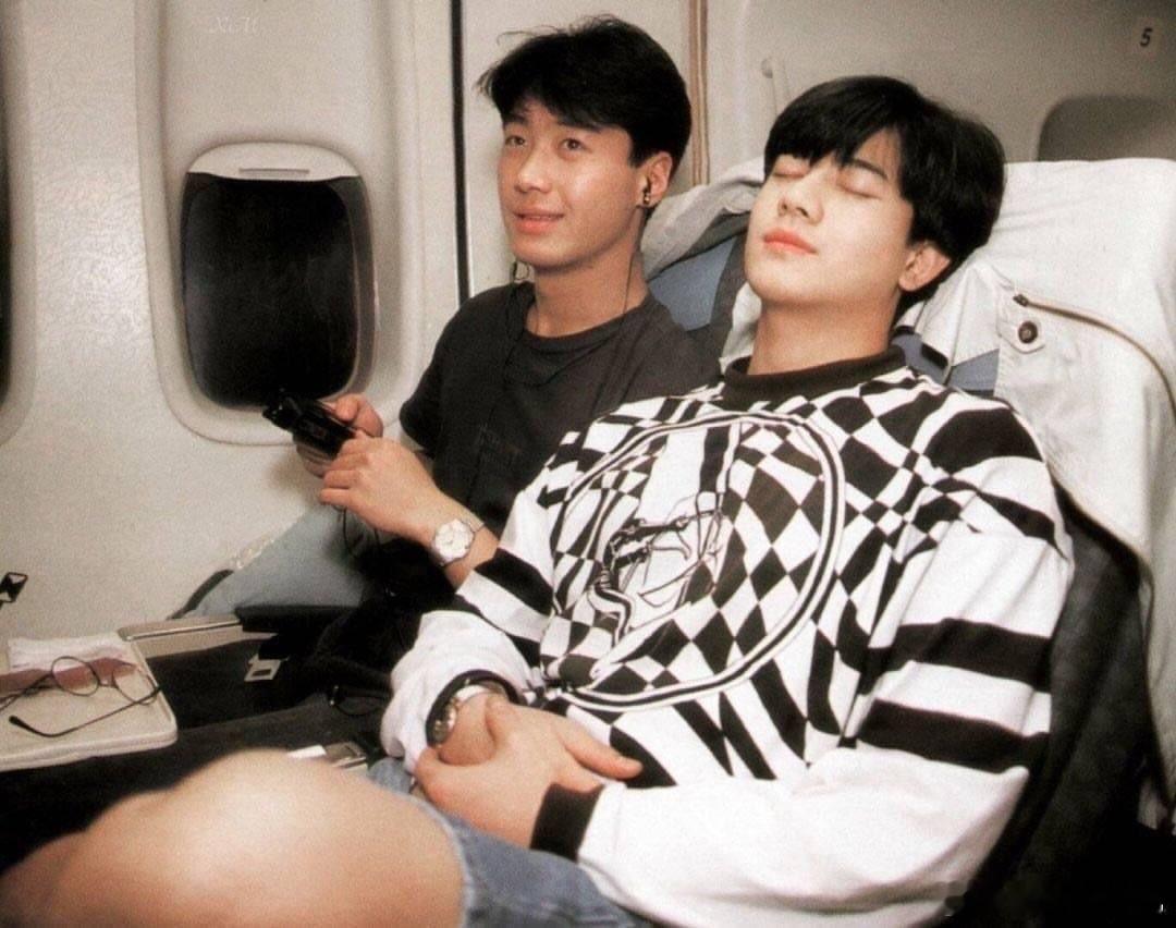 郭富城和黎明1991年一起坐飞机到瑞士。🛫​​​