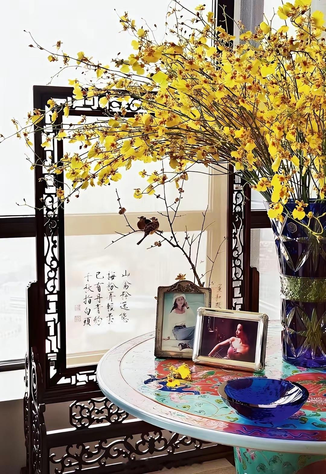 刘嘉玲位于香港的家。香艳、浓烈，却不媚俗。很好看，有品位。