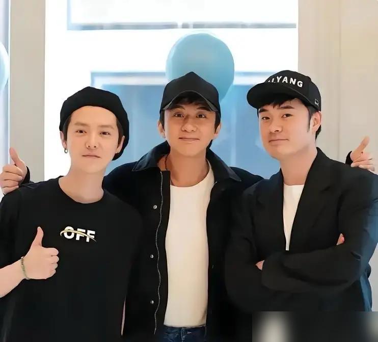 邓超当街一拳抡向鹿晗，陈赫不但不拉架，反而掏出手机狂拍。大家认为闹掰了？再