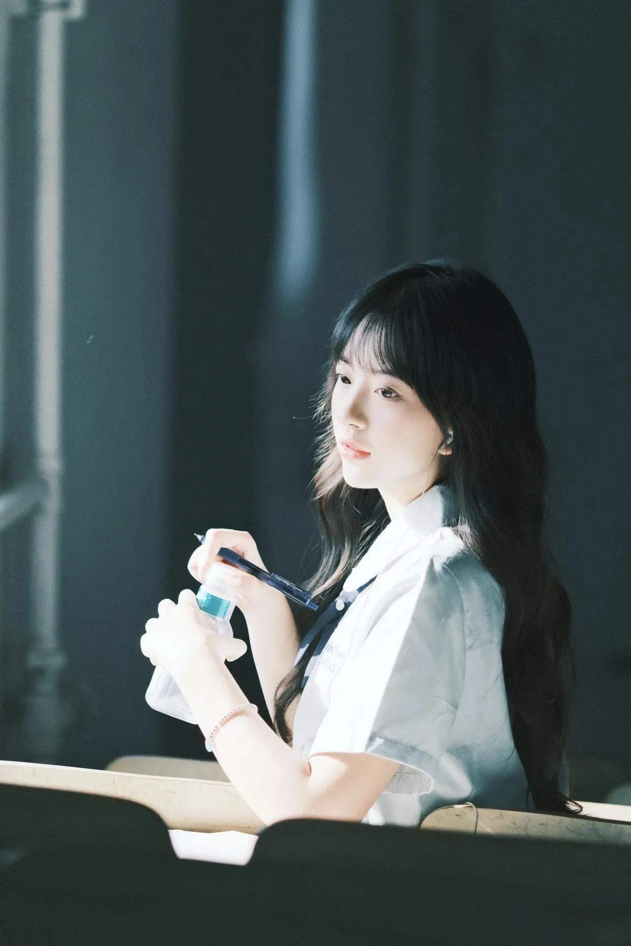 测光的美好美女倩影赏析