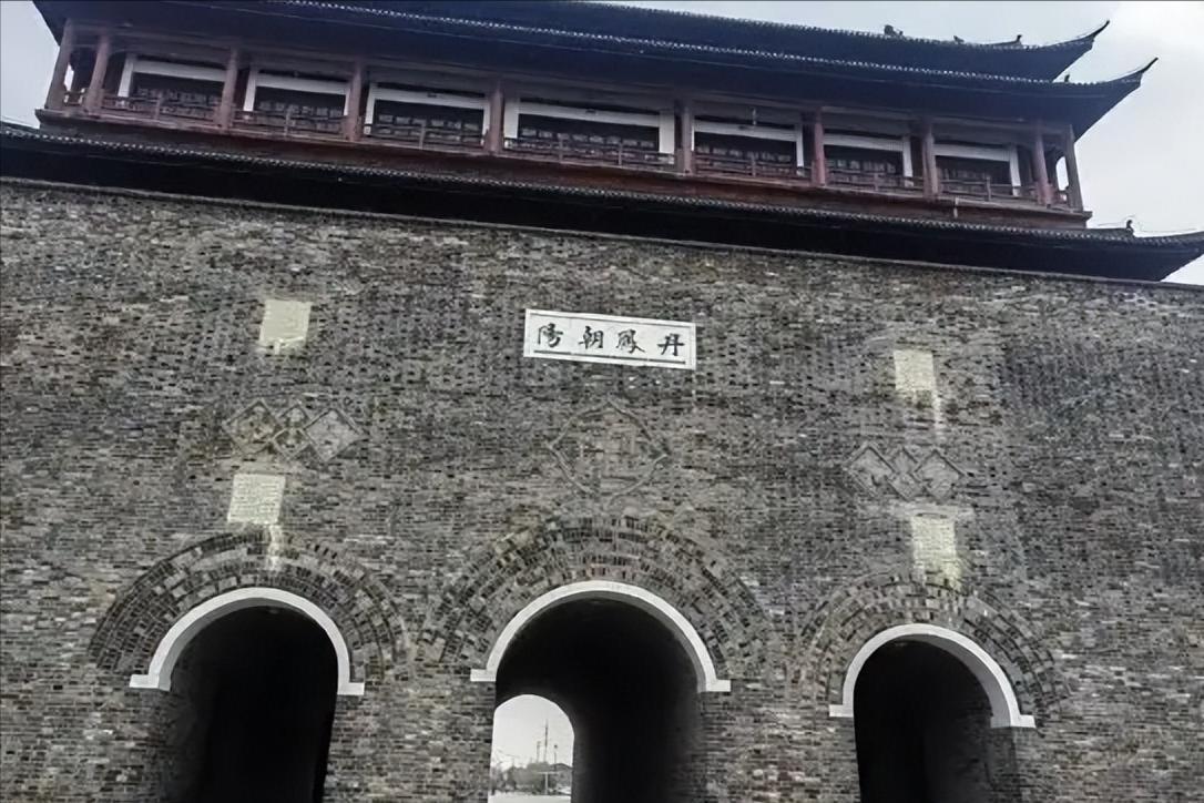 2岁入狱，57岁出狱，出来之后连牛和马都分不清。这不是什么恐怖小说的情节，而是建