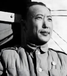 【李弥错过南昌起义】 李是云南盈江人，出身珠宝商人家庭。李父遭人陷害入狱，李