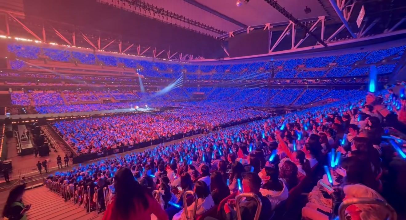 周深首场香港演唱会周深香港启德跨年演唱会这个上座率真的太吓人了，不知道还以为是香